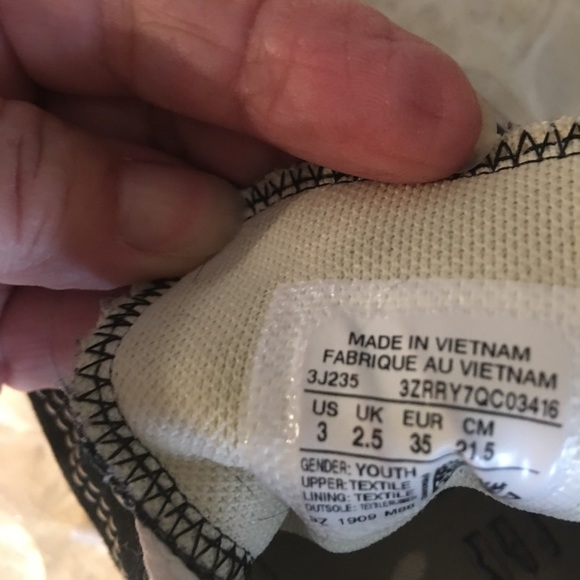 Shoes - Picture 4 of 5